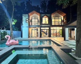 Fabulous 3-bedroom Private Villa in Lubao Pampanga with plunge pool - Lubao