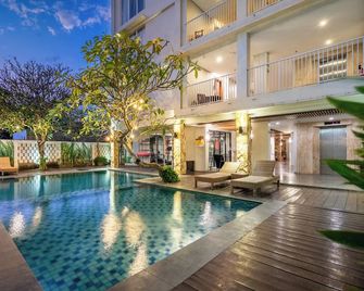 Paragon Hotel Seminyak - Kuta - Pileta