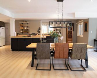 Cozy Private Suite with Year-Round Hot Tub - Elora - Comedor