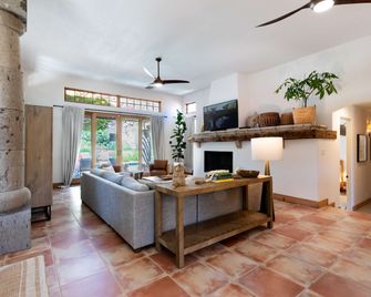 Lux - Historic Tennis Club Enclave - King Beds - Palm Springs - Sala de estar