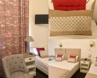 Logis Hôtel Louise de Savoie - בלואה - חדר שינה