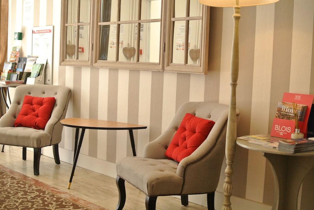 Logis Hôtel Louise de Savoie - בלואה - סלון