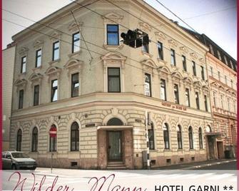 Hotel 'Wilder Mann' - لينز - مبنى