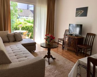 Apartments Luka Budva - Budva - Living room