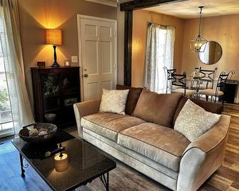 Blue Skies! - Newnan - Living room