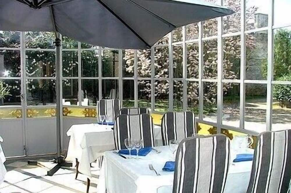 Logis Hotel L'europe - Pontivy - Balcony