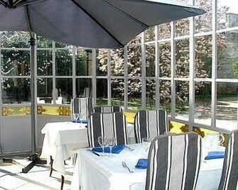 Logis Hotel L'europe - Pontivy - Balcón