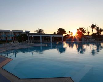 Zeta Club Selinunte - Castelvetrano - Zwembad