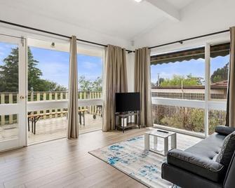 Narrow Neck Hideaway & Studio - Katoomba - Living room