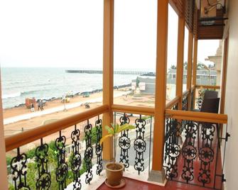 Cours Chabrol - Pondicherry - Balcony