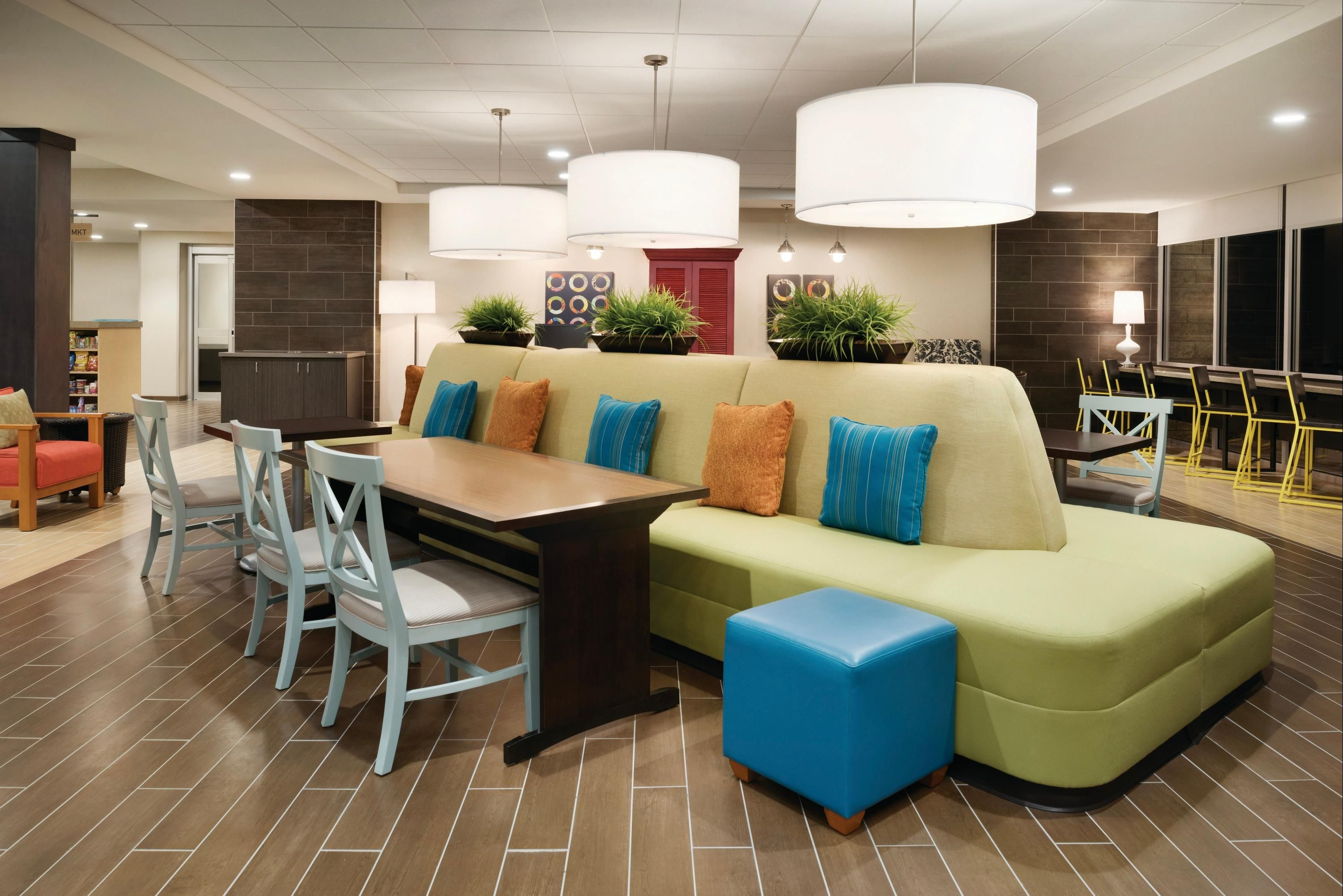 Home2 Suites by Hilton Iowa City-Coralville - Coralville - Lounge
