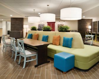 Home2 Suites by Hilton Iowa City-Coralville - Coralville - Lounge