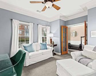 Exquisite Condo in Howell - Howell - Obývací pokoj