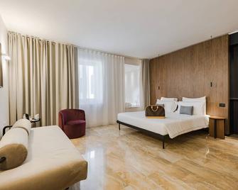 Hotel Casa Scaligeri - 西爾米奧 - 臥室