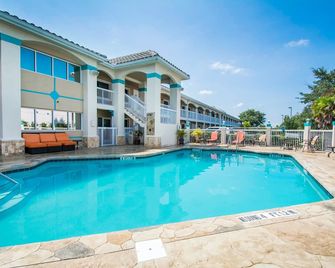 Quality Inn Clermont West Kissimmee - Clermont - Zwembad
