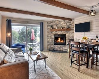 Elegant Apartment - View Tremblant Versant South - Mont-Tremblant - Living room