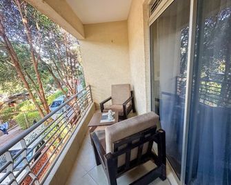 Royal Minni Inn - Embu - Balcón