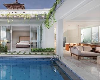 Nunamkhalu Private Villa and Spa - South Kuta - Pool