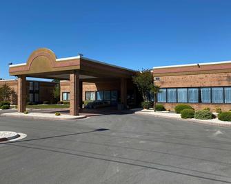 Days Inn & Suites by Wyndham Havelock - Havelock - Building