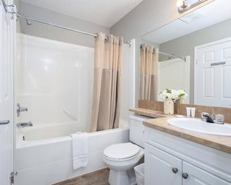 Paradise Canyon Golf Resort - Luxury Condo M401 - Lethbridge