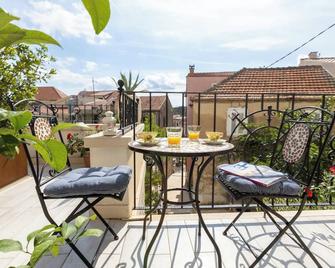 Casa Columba - 4 Star Design Boutique Hotel with Outdoor Pool & Private Garden - Макарска - Балкон