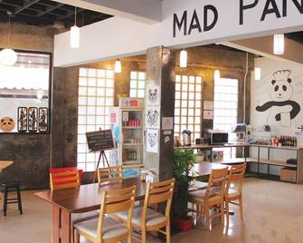 Mad Panda Hostel - Hua Hin - Comedor