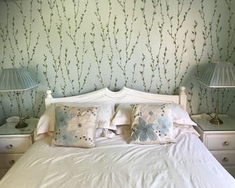 West Lodge Hotel - Aylesbury - Bedroom