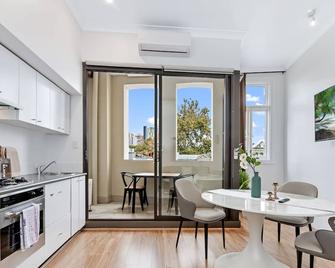 Kozyguru | Chippendale | Kozy Clean 1Bed Apt - Sydney - Dining room