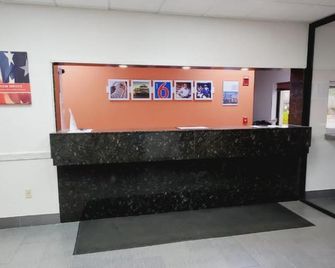 Motel 6-Memphis, Tn - Graceland - Memphis - Receptionist