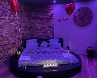 Maison charmante avec jacuzzi à Harnes - Idéale pour un week-end - Harnes - Bedroom