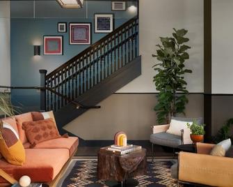 Golden Warmth - Boutique Experience Near Lake Yosemite | Historic Stay - Merced