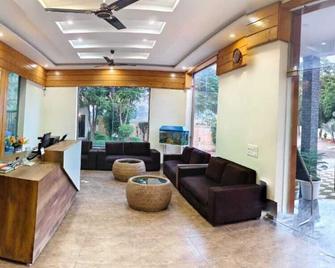 로얄스 문라이트 리조트 - 람나가르 - 로비