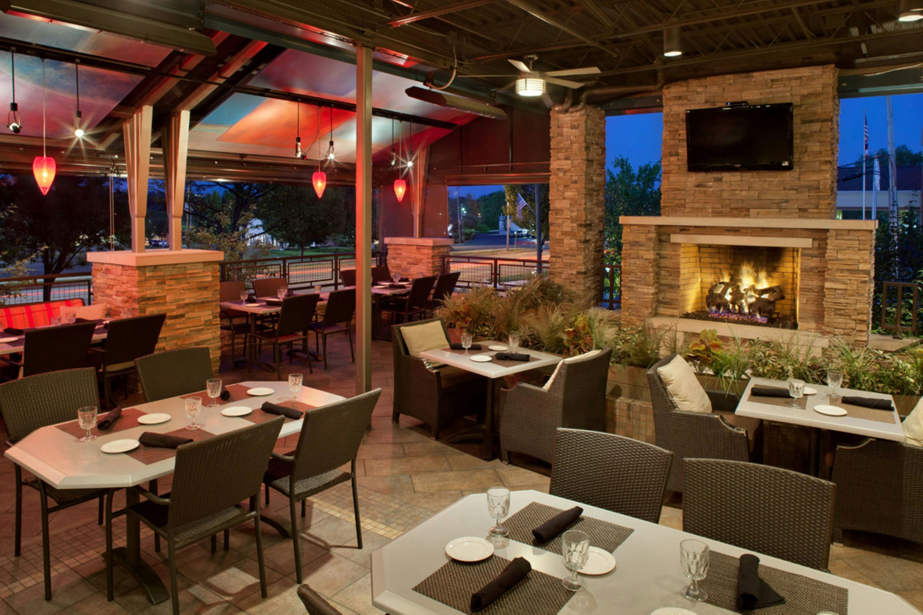 DoubleTree by Hilton Akron Fairlawn - אקרון - מסעדה