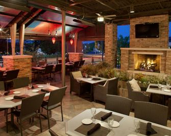 DoubleTree by Hilton Akron Fairlawn - אקרון - מסעדה