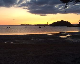 Come and Relax @ Rose's Retreat (with WIFI) - Whangarei Heads - Playa