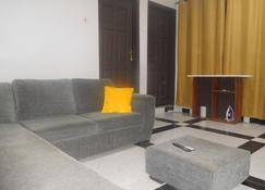 Mixtech Vacation Home - Sunyani - Living room