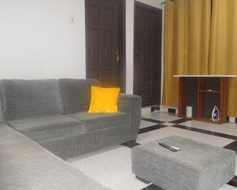 Mixtech Vacation Home - Sunyani - Living room