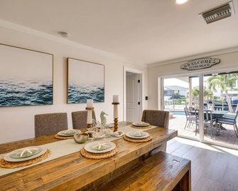 Waterfront Fort Myers Home: Private Pool & Dock - Fort Myers - Essbereich