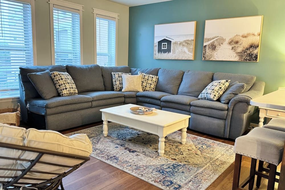 Charming Condo-Tucked in Quiet Marina Village