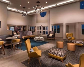 Cape Point Hotel - West Yarmouth - Lounge