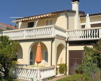 House Matej Vir 2 + 2 U Blizini Mora - Vir - Building