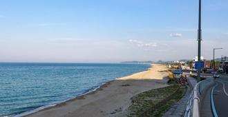 Yangyang Sunrising Seaside Pension - Yangyang - Beach