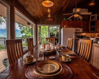 The Fraser River's Edge B&B Lodge - Chilliwack - Dining room