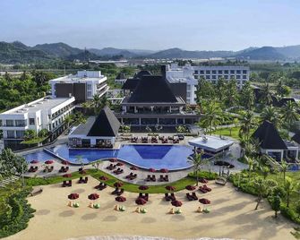 Pullman Lombok Merujani Mandalika Beach Resort - Kuta - Edifício