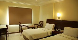 Hotel Shaans - Tiruchirappalli - Bedroom