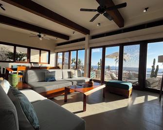 Marea Beachfront Villas - Zihuatanej - Salon