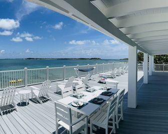 Luxury oceanfront 4BR · 2 protected docks · private gated compound - Marsh Harbour - Balkon