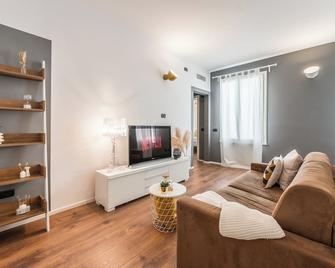 Residenza Bella Vita, Eleganza In Centro - Modena - Huiskamer
