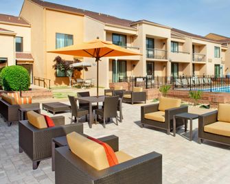 Courtyard by Marriott Columbus - Columbus - Patio