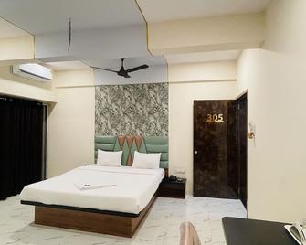 New Balaji Residency By Glitz Hotels - Ulhasnagar - Bedroom